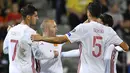 Para pemain Spanyol merayakan gol Alvaro Morata (kiri) saat melawan Liechtenstein pada laga grup G kualfikasi Piala DUnia 2018 di Rheinpark Stadion, Vaduz, (5/9/2017). Spanyol menang 8-0. (Gian Ehrenzeller/Keystone via AP)