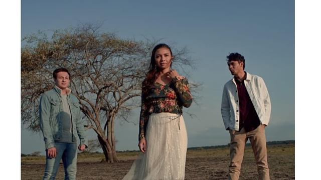 6 Potret Kompak Angela Gilsha, Megantara dan Dylan Carr, Cinta Segitiga di Dewi Rindu