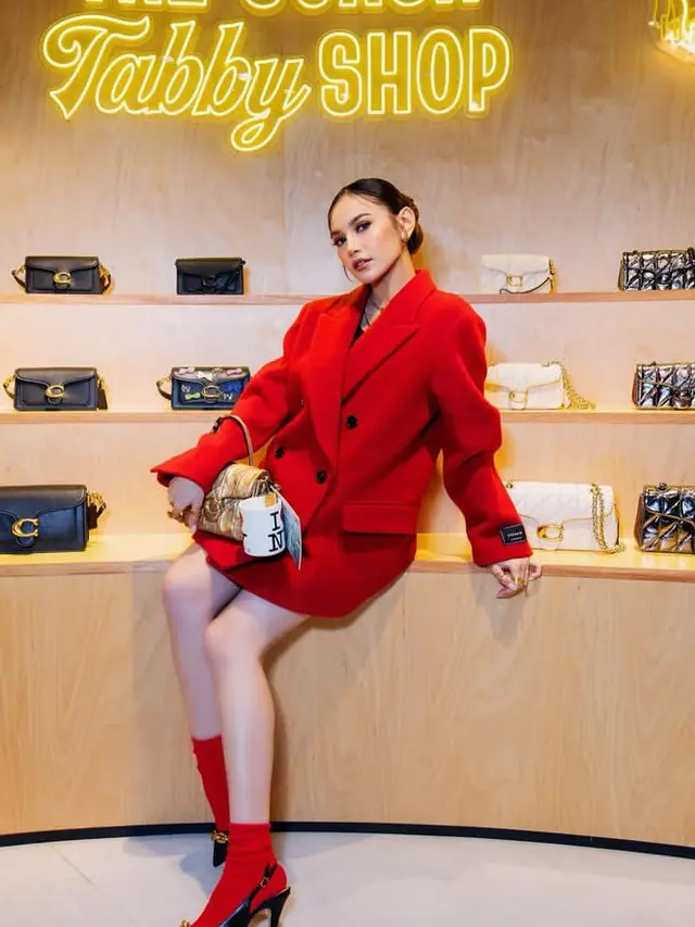 OOTD Mahalini Tutupi Baby Bump Mengenakan Blazer Oversize. [@mahaliniraharja]