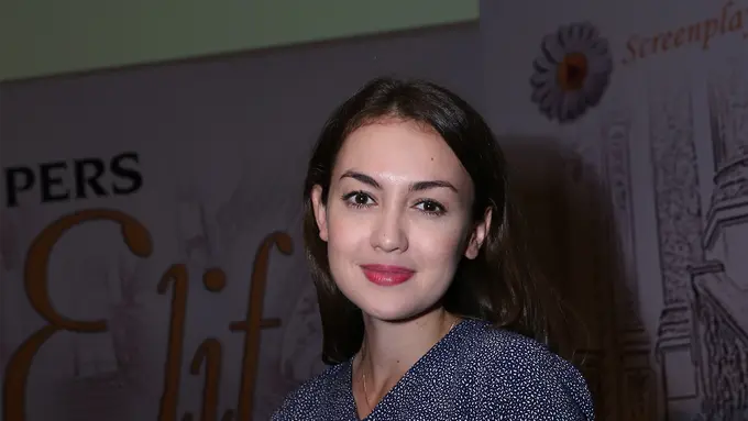 [Bintang] Rianti Cartwright