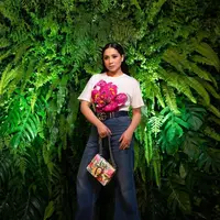 Dengan menggelar pesta keluarga inti, Caca Tengker memberitahu soal jenis kelamin anak dari kakak perempuannya tersebut. Pasalnya, hasil USG selalu dikirimkan pihak rumah sakit ke email Caca. (Instagram/raffinagita1717)