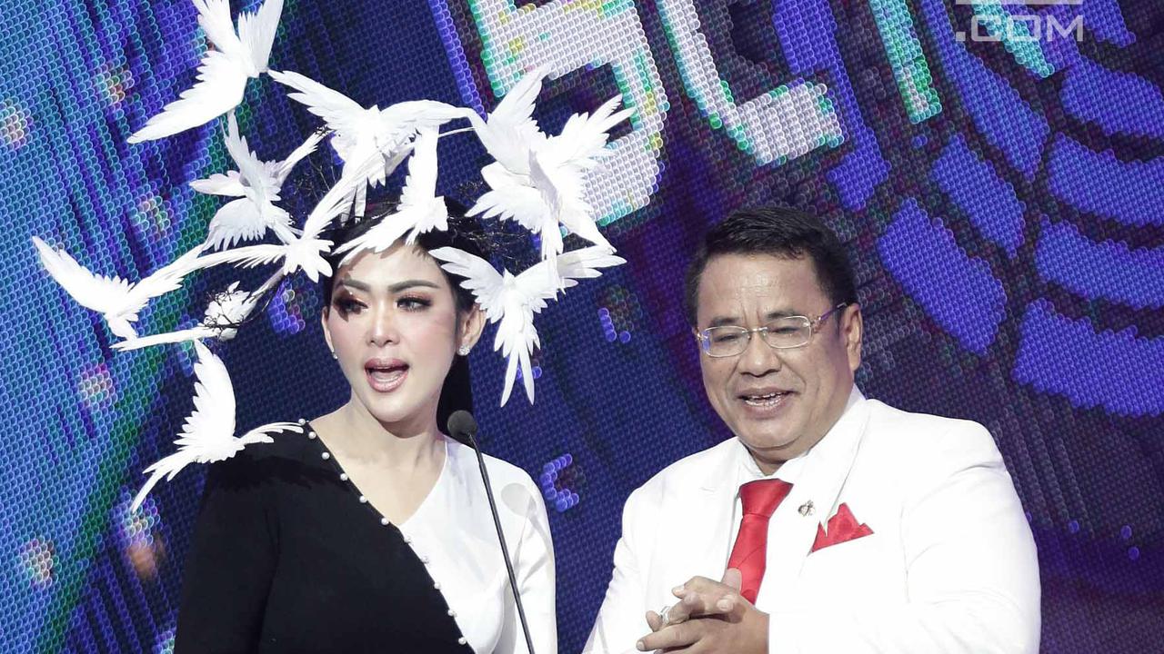 Duet Bersama  Sang Adik, Syahrini Tampil Cetar di SCTV Music Awards 2018