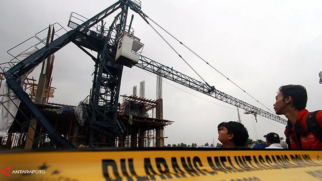 tower-crane-ciputat130113c.jpg