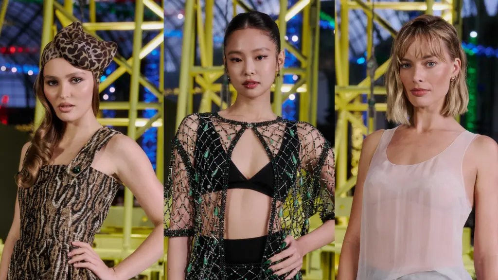 Fashion show Chanel Fall/Winter 2026 dimeriahkan dengan sederet artis dunia yang tampil sebagai Human Chanel. Ada siapa aja? [Chanel]