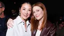 <p>Penampilan Michelle Yeoh dan Jullianne Moore mencuri perhatian di show Bottega Veneta [@juliannemoore]</p>