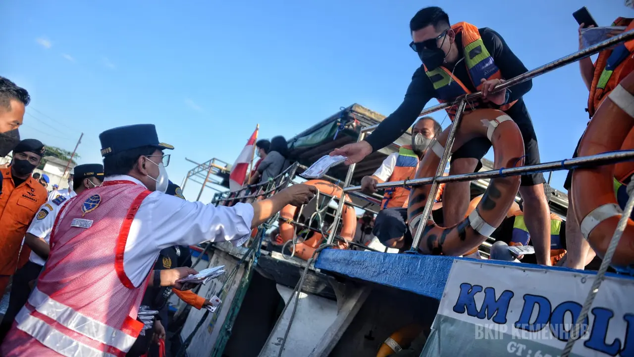 Pada hari kedua lebaran (H2), Selasa (3/5), Menteri Perhubungan (Menhub) Budi Karya Sumadi meninjau Pelabuhan Muara Angke di Jakarta Utara