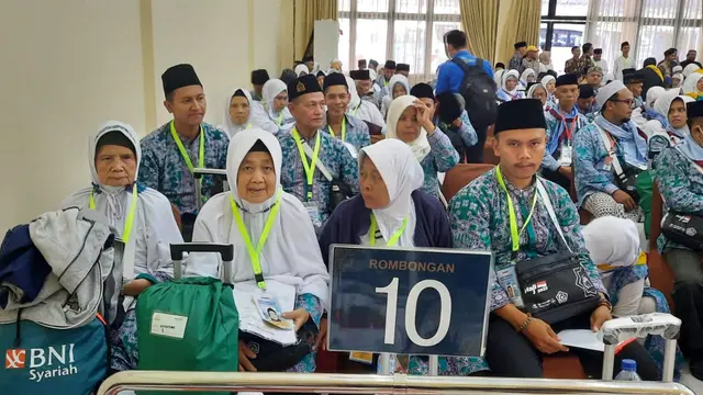 Tahun ini tema ramah jemaah haji lansia masih dipertahankan pemerintah. Kehadiran petugas haji yang cekatan mampu membantu jemaah haji lansia selama menjalankan ibadah haji di Mekkah. (Liputan6.com/Jayadi Supriadin)