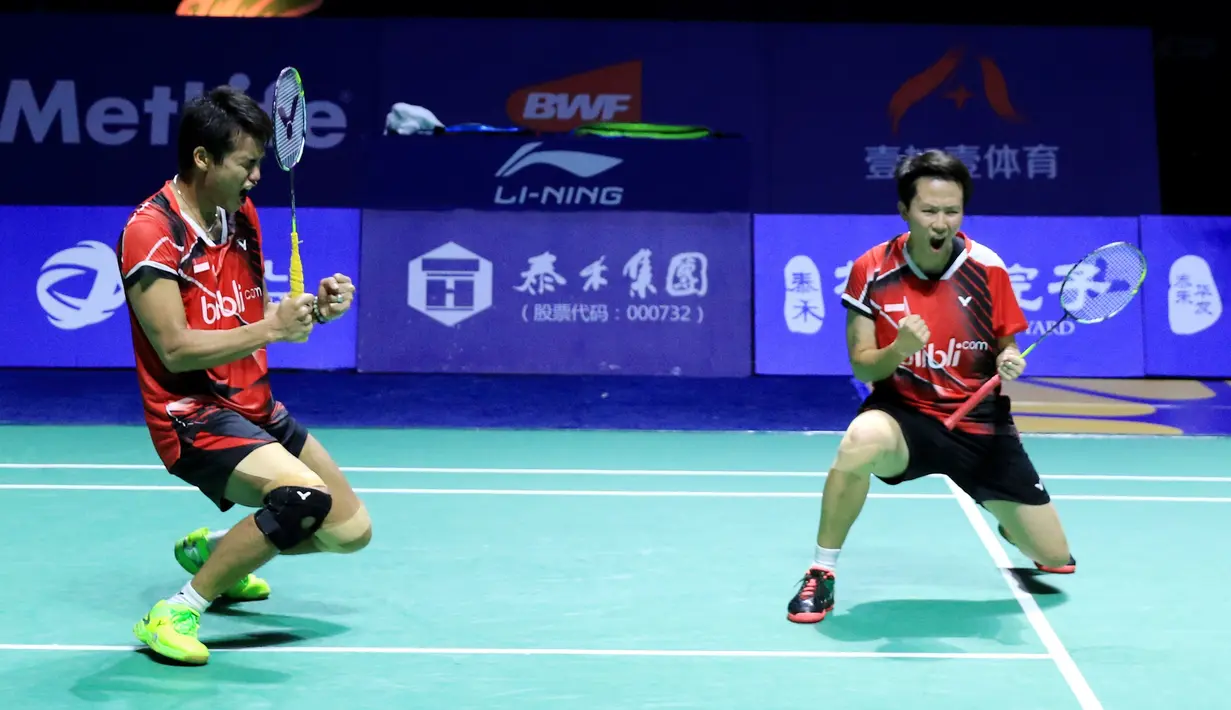 Tontowi Ahmad/Liliyana Natsir mengalahkan Zhang Nan/Li Yinhui dalam pertandingan alot tiga gim yang berkesudahan 21-13, 22-24, 21-16, di Fuzhou, Minggu (20/11/2016). (PBSI)