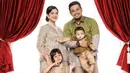<p>Kahiyang Ayu dan Bobby Nasution pun mengajak anak-anaknya berfoto. Sedah Mirah Nasution dan anak ketiganya, Panembahan Al Saud Nasution. @riomotret</p>