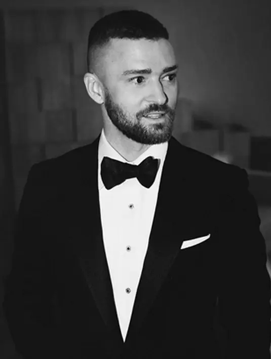 “#HappyMothersDay untukmu, cintaku. Dan, untuk ibuku yang sangat luar biasa, serta untuk seluruh ibu yang ada di dunia ini. Yah kalian telah melakukan ini semua, aku salut padamu,” tulis Justin Timberlake pada bagian penutup.  (Instagram/justintimberlake)