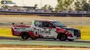 Keren kan Toyota Hilux dimodifikasi seperti ini? (Source: motoroops.com)