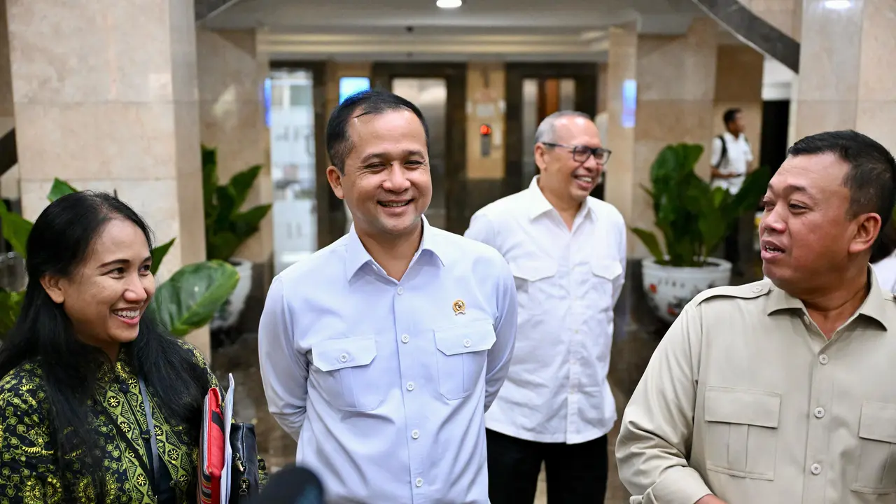 Menteri Transmigrasi M. Iftitah Sulaiman Suryanagara