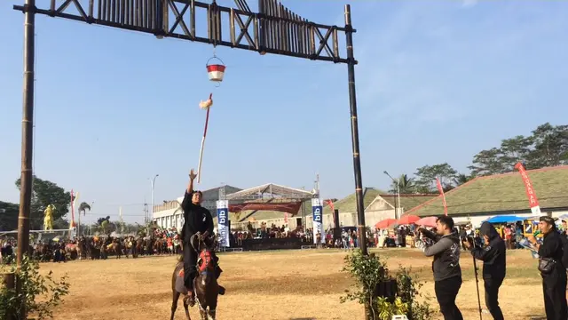Isi Pagi dengan Uji Ketangkasan Berkuda di Saptonan