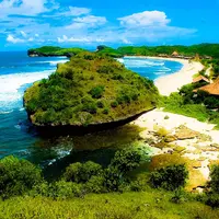 Belum banyak dikunjungi, membuat Sadranan jadi pantai 'hipster' yang ada di Yogyakarta.