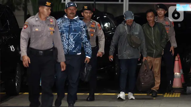Terjaring OTT, Wali Kota Madiun Digelandang ke Gedung KPK