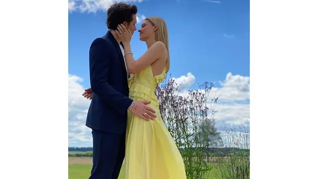 6 Momen Brooklyn Beckham Anak David Beckham Bareng Tunangan, Siap Nikah Muda (sumber: Instagram.com/nicolaannepeltz)