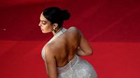 Pasangan Cristiano Ronaldo, Georgina Rodriguez tiba untuk pemutaran film "Elvis" selama Festival Film Cannes edisi ke-75 di Cannes, Prancis selatan, pada 25 Mei 2022. (PATRICIA DE MELO MOREIRA / AFP)