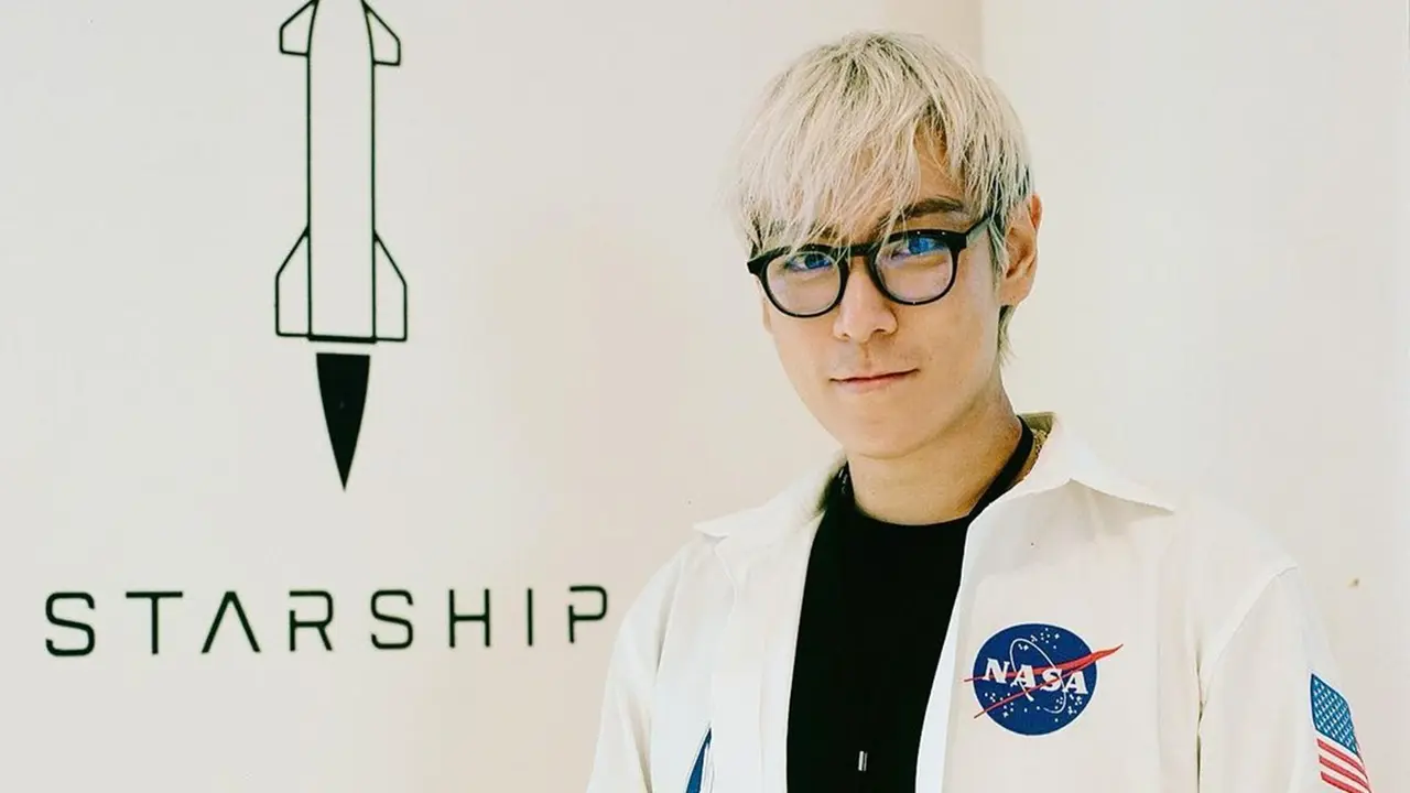 Siap Terbang ke Bulan, Ini Potret TOP Big Bang Pakai Seragam NASA