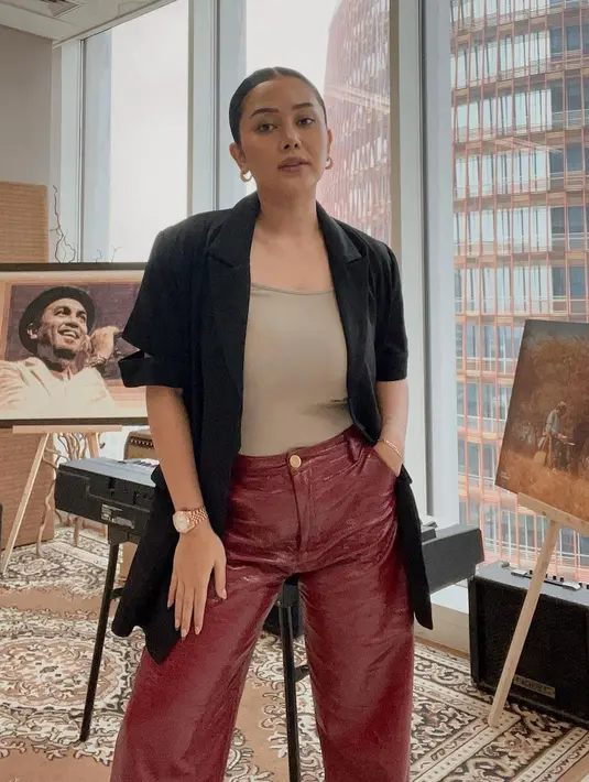 Terlahir dari pasangan musisi, Mutia Ayu berharap putrinya mewarisi suara emas seperti sang ayah. Mutia juga melihat putrinya suka musik. Sudah mulai senang menyanyi dan beraksi di depan kamera. Meski demikian, Mutia Ayu tak mau memaksakan putrinya. [Instagram/mutia_ayuu]