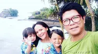 Andika Kangen Band dan mantan istrinya, Caca liburan ke Bali [foto: instagram]