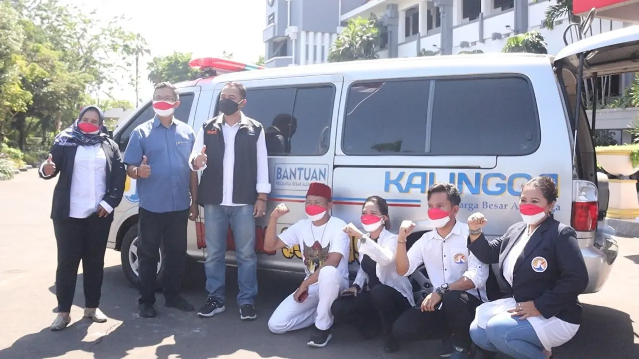 Ambulans donasi Kalingga untuk Pemkot Surabaya. (Dian Kurniawan/Liputan6.com)
