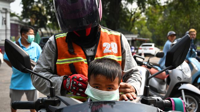 FOTO: Darurat Polusi, Anak-Anak Sekolah di Thailand Dipulangkan