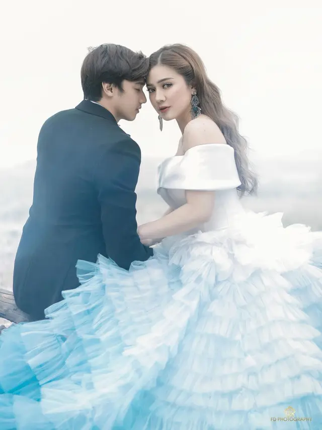 Felicya Angelista dan Immanuel Caesar Hito. (Foto: FD Photography dari Instagram @felicyangelista_)