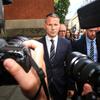 Ryan Giggs meninggalkan Pengadilan Mahkota Manchester Minshull Street, di Manchester (8/8/2022). Giggs diadili atas tuduhan menyerang dan secara paksa mengendalikan mantan pacarnya, dalam kasus yang telah menjungkirbalikkan karir manajerialnya. (AFP/Lindsey Parnaby)