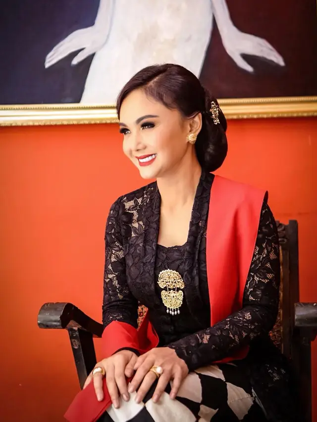 6 Potret Cantiknya Yuni Shara dalam balutan kebaya, Banyak Dipuji Netizen