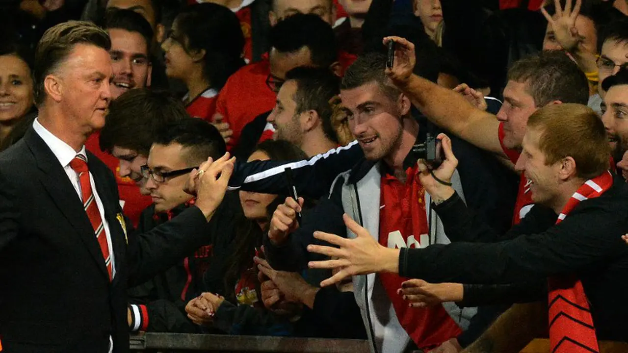 Van Gaal Tertekan Pimpin MU di Old Trafford