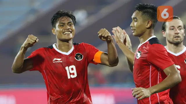 Selebrasi pemain timnas Indonesia Fachruddin Aryanto melakukan selebrasi usai menjebol gawang Timor Leste dalam pertandingan lanjutan babak penyisihan grup A Sea Games 2021 Vietnam di Viet Tri Stadium, Phu Tho, Vietnam, Selasa (10/5/2022).  (Bola.com/Ikhw