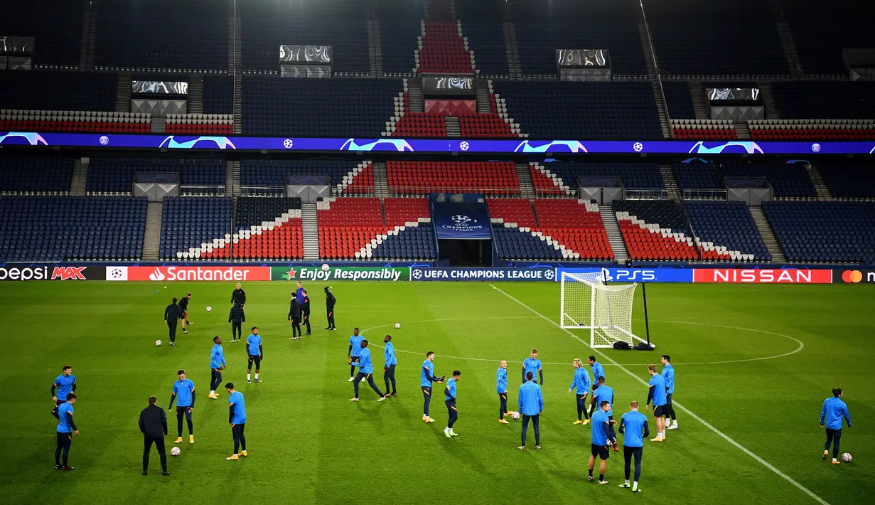 Para pemain RB Leipzig melakukan latihan jelang laga Liga Champions di Stadion Parc des Princes, Paris, Selasa (24/11/2020). RB Leipzig akan berhadapn dengan Paris Saint-Germain. (AFP/Frank Fife)