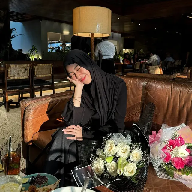 6 Potret Adiba Khanza Pakai All Black Outfit, Tampil Elegan dengan Warna Kesukaan