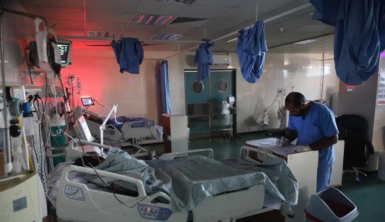 Sistem layanan kesehatan di Gaza yang nyaris lumpuh menimbulkan ancaman serius bagi kehidupan warga Palestina. (Foto oleh AFP)