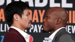 Petinju asal Filipina Manny Pacquiao berhadapan dengan Timothy Bradley saat jumpa pers pengumuman resmi pertarungan mereka di Beverly Hills, California, USA (19/1/2016). Pacquiao memutuskan pensiun usai melawan Bradley 9 April 2016. (AFP/CHRIS FARINA)