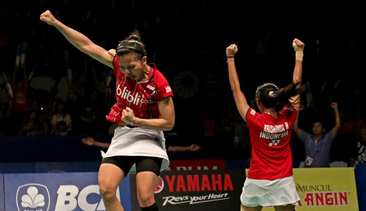 Ekspresi Greysia Polii/Nitya Krishinda ganda puteri Indonesia melaju ke final dengan mengalahkan  Yu Yang/Zhong Qianxin di semifinal BCA Indonesia Open Premier Super Series 2015 di Istora Senayan Jakarta. (Peksi Cahyo/Bola.com)