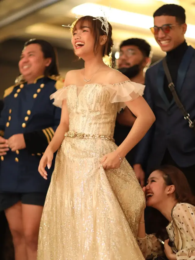 Tampil Ala Princess , Ini 7 Potret Fuji dalam Acara Kosmetik di Balikpapan