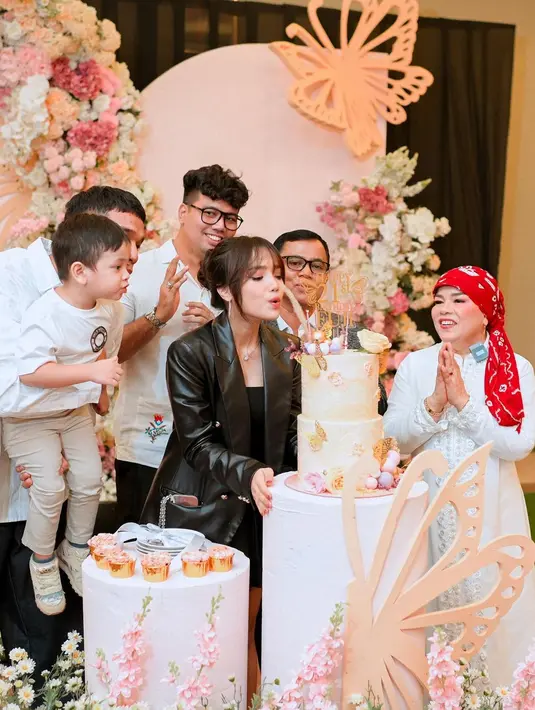 Tepat pada 3 November 2023, Fuji bertambah usia menjadi 21 tahun. [@fuji_an]