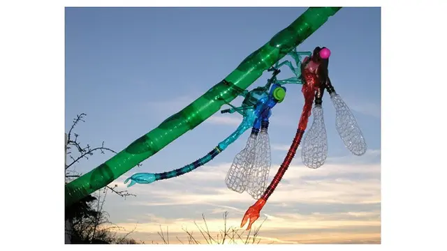 Karya Kreatif Botol Plastik Bekas Berbentuk Hewan Ini Keren Abis