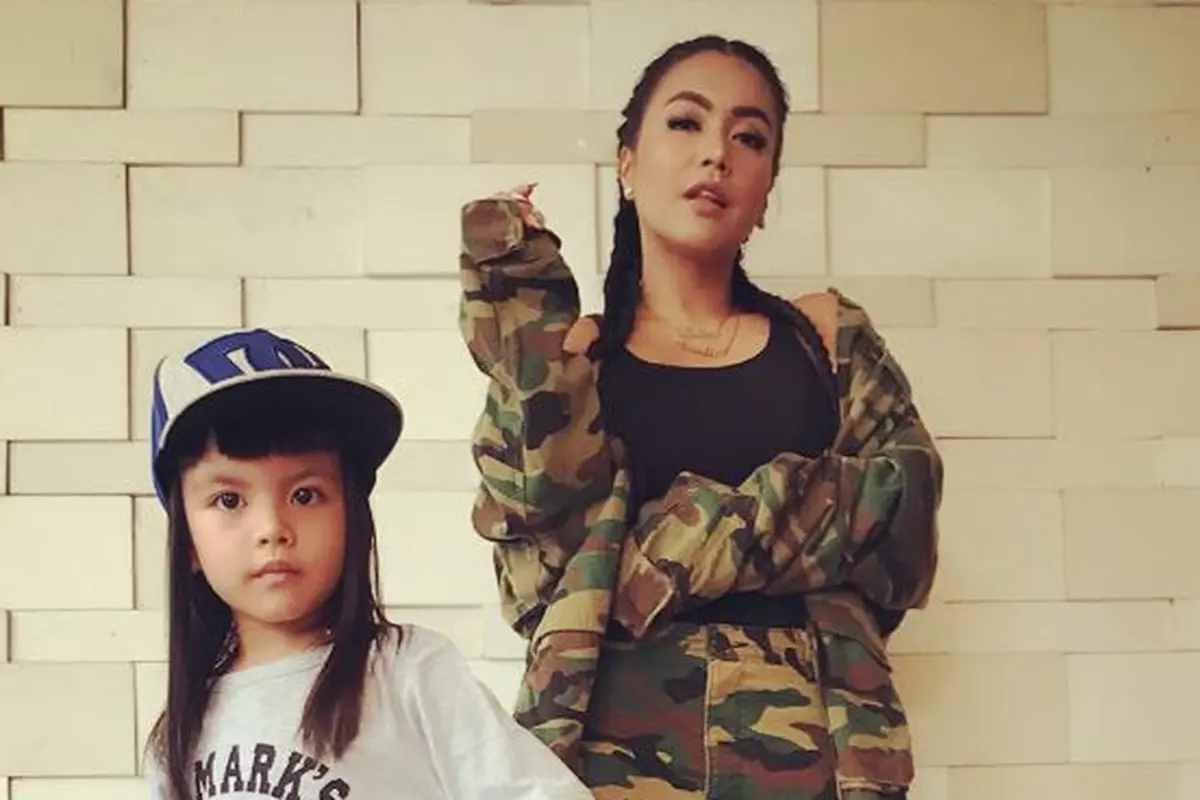 [Bintang] Denada dan Shakira Aurum