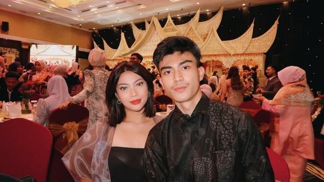 Hanum Mega dengan Sentuhan Organza Keunguan (Foto: Instagram @real.hanummega)