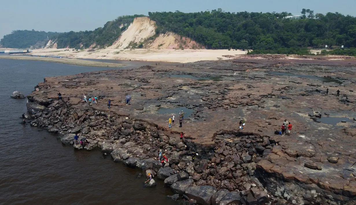 Para arkeolog mengungkap lukisan-lukisan batu berasal dari 1.000 hingga 2.000 tahun yang lalu. (AP Photo/Edmar Barros)