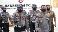 Kadiv Propam Polri nonaktif Irjen Pol Ferdy Sambo usai menjalani pemeriksaan di Bareskrim Polri, Jakarta Selatan, Kamis (4/8/2022). Irjen Pol Ferdy Sambo meninggalkan Bareskrim Mabes Polri usai menjalani pemeriksaan selama tujuh jam terkait kasus tewasnya Brigadir Nofriansyah Yoshua Hutabarat alias Brigadir J. (Liputan6.com/Faizal Fanani)