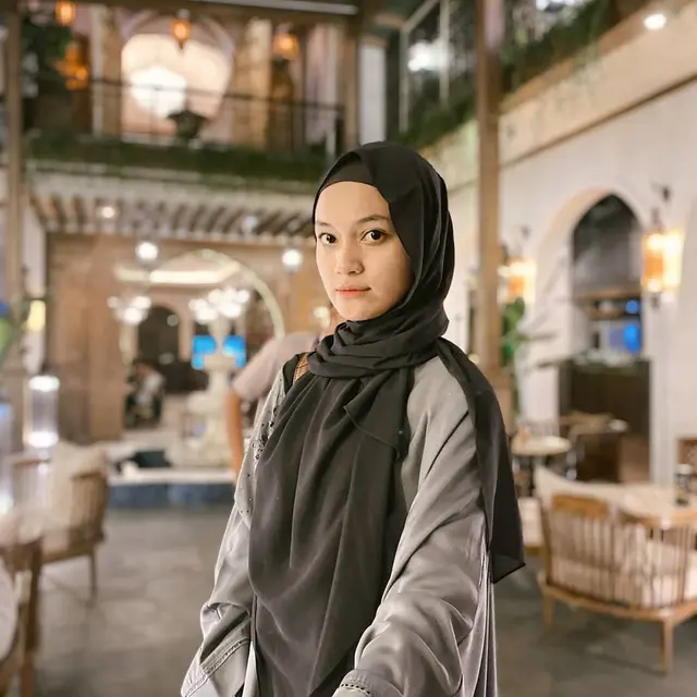 6 Potret Jihan Salsabila, Istri Ustaz Syam Elmarusy yang Memesona