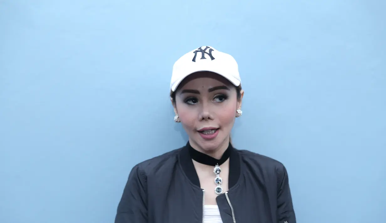 Beredar juga, kabar janda tiga anak dan mantan tunangan Zaskia Gothik itu adalah berita settingan belaka demi menaikkan popularitas keduanya. Namun hal itu dibantah oleh Femmy. (Galih W. Satria/Bintang.com)