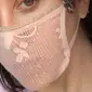 Seorang seniman di Amerika Serikat membuat masker dari celana dalam bekas (Dok.hannahbates.com)