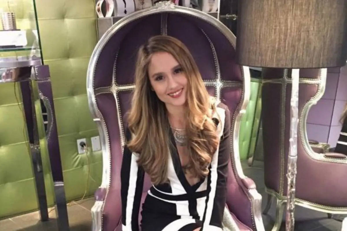 Cinta Laura