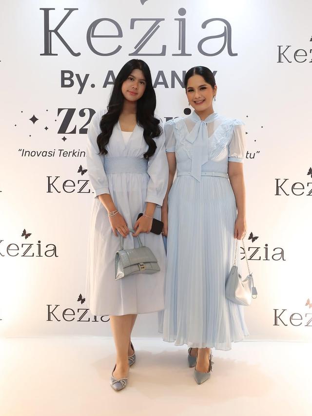 6 Gaya Kembar Annisa Pohan dan Almira Yudhoyono di Acara Peluncuran Skincare Ashanty, Elegansi dalam Balutan Baby Blue