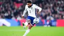 Reece James mencetak gol melalui tendangan bebas ala Legenda MU dan Timnas Inggris, David Beckham. (AP Photo/Kin Cheung)