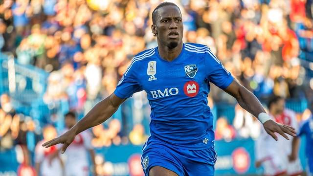 Mantan striker Chelsea, Didier Drogba yang kini bermain untuk Montreal Impact. Pada laga melawan Philladelphia Union yang baru berjalan selama dua menit, ia berhasil mempermalukan kiper lawannya dengan golnya.
